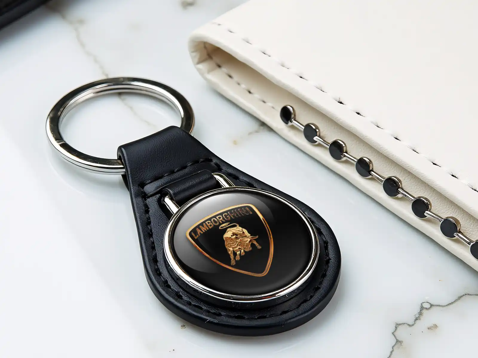 Lamborghini Schlüssel Halter Robust Leder Limitierte Haptik